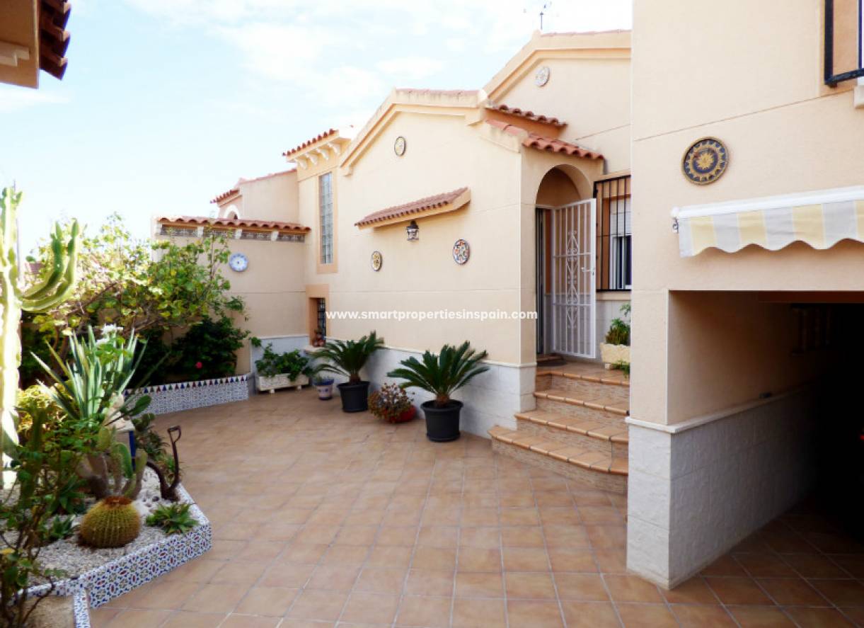 Wederverkoop - Detached Villa - La Marina - Urbanización La Marina