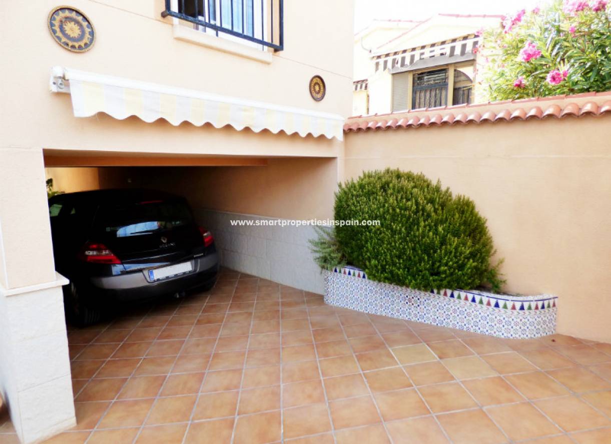 Wederverkoop - Detached Villa - La Marina - Urbanización La Marina