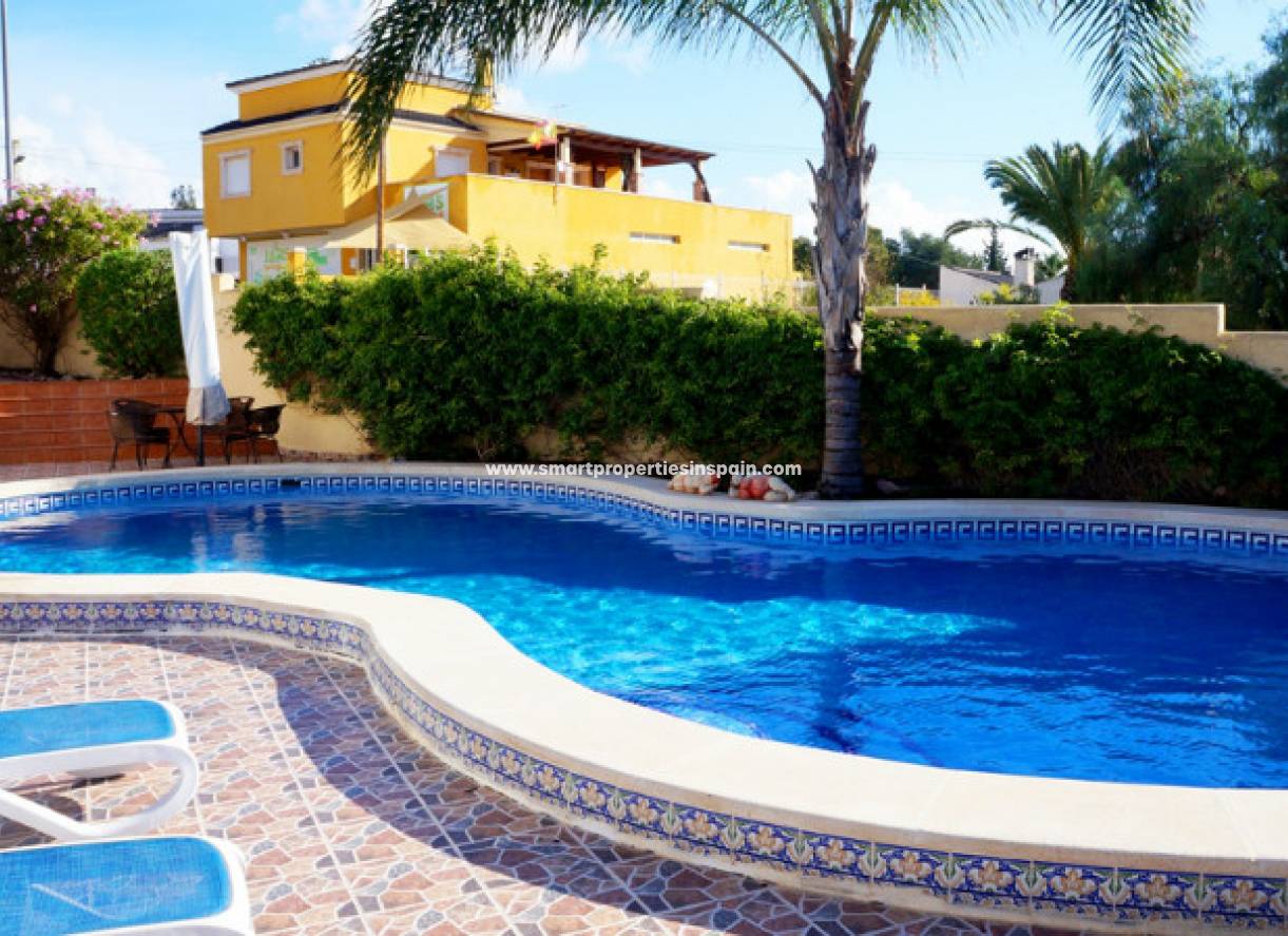 Wederverkoop - Detached Villa - La Marina - Urbanización La Marina