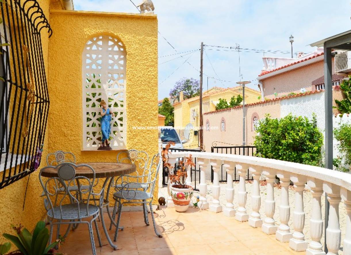 Wederverkoop - Detached Villa - La Marina - Urbanización La Marina