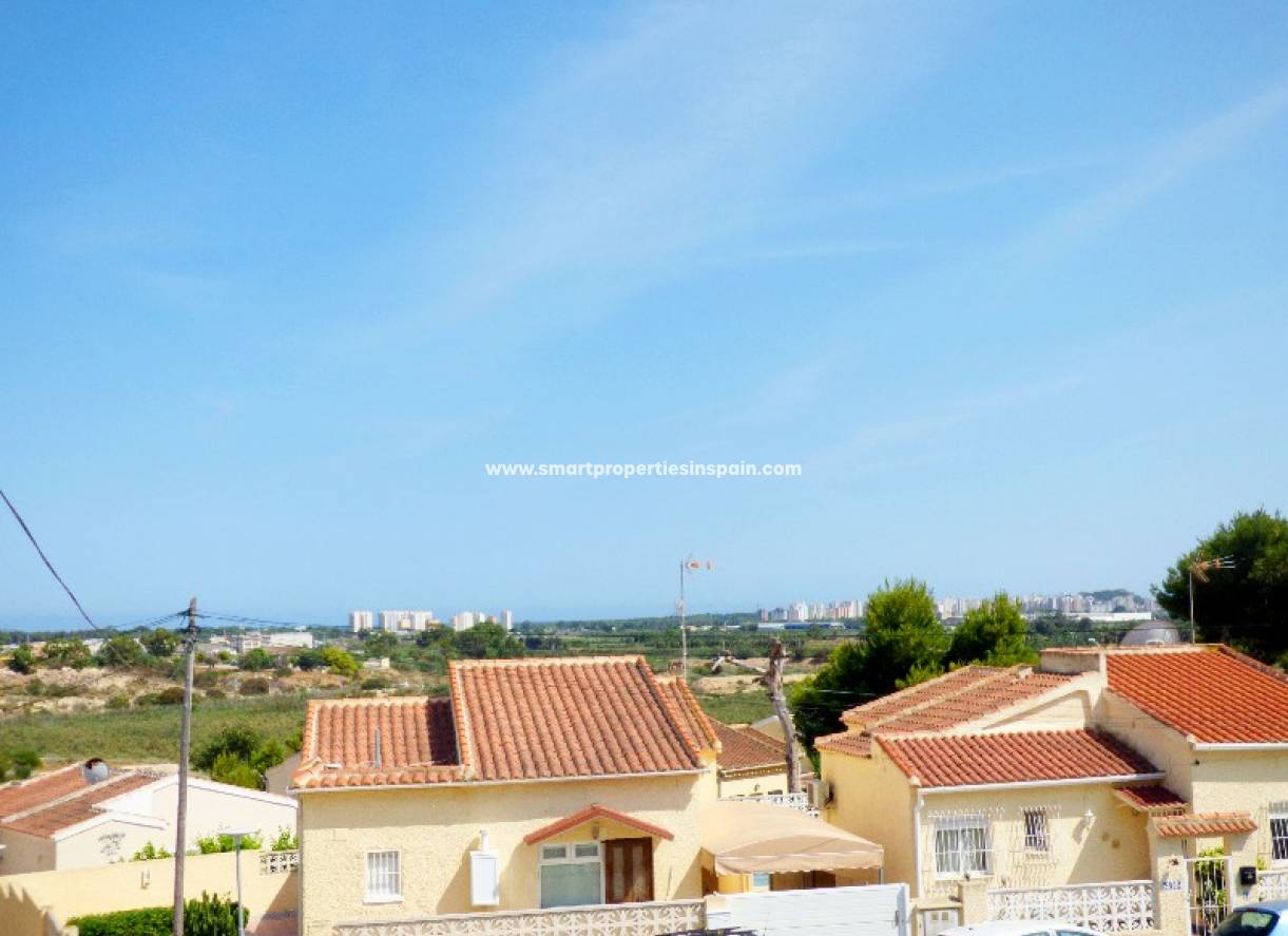 Wederverkoop - Detached Villa - La Marina - Urbanización La Marina