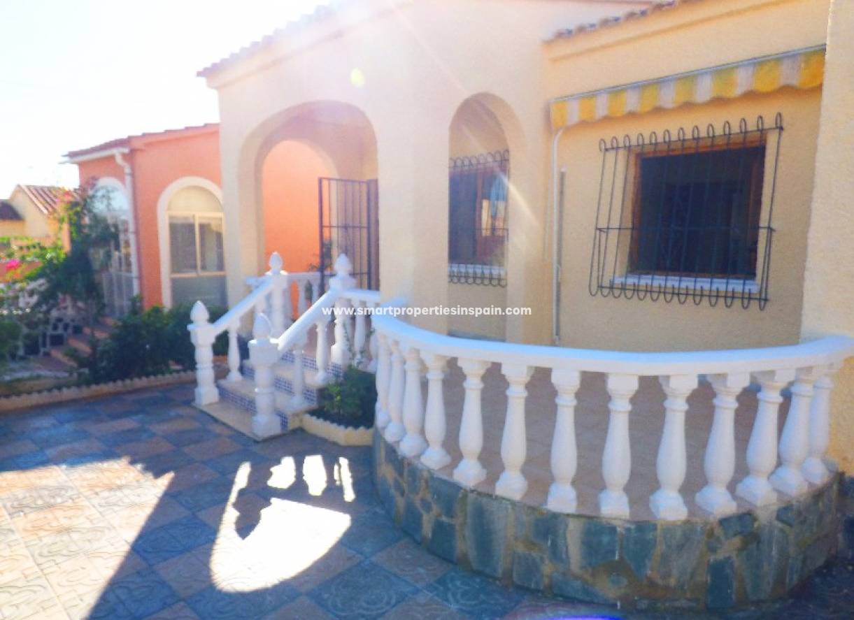 Wederverkoop - Detached Villa - La Marina - Urbanización La Marina