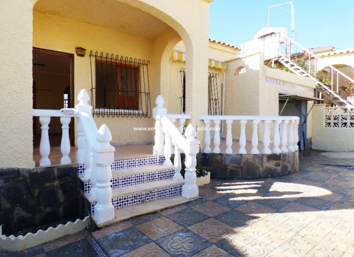 Wederverkoop - Detached Villa - La Marina - Urbanización La Marina