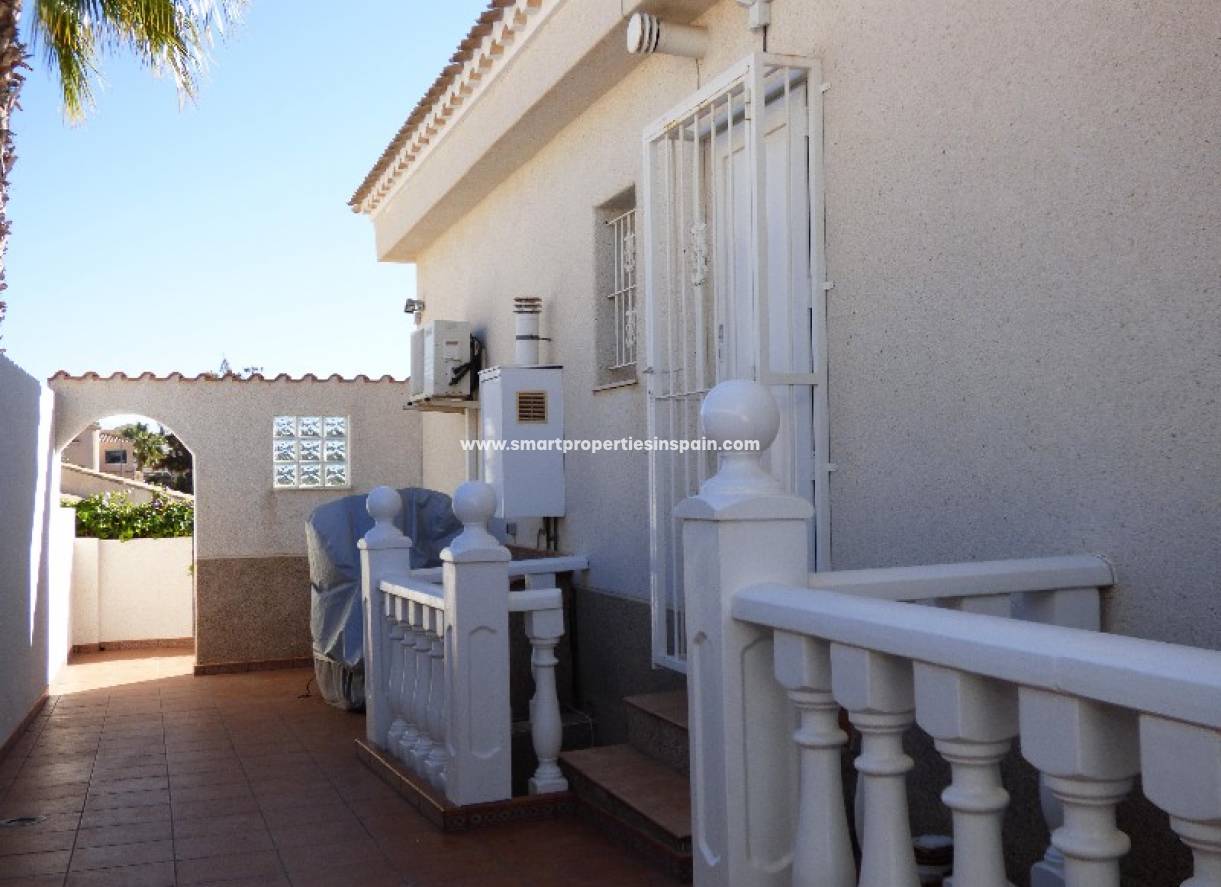 Wederverkoop - Detached Villa - La Marina - Urbanización La Marina