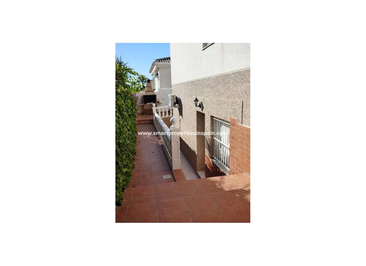 Wederverkoop - Detached Villa - La Marina - Urbanización La Marina