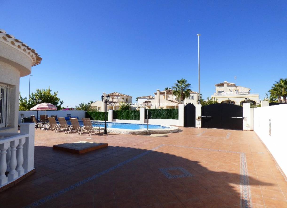 Wederverkoop - Detached Villa - La Marina - Urbanización La Marina