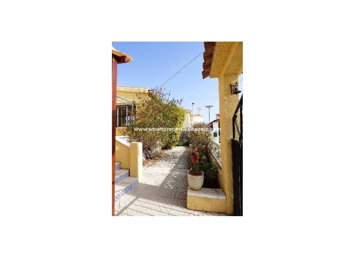 Wederverkoop - Detached Villa - La Marina - Urbanización La Marina