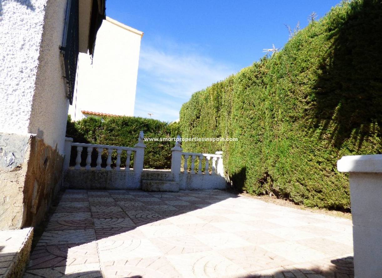 Wederverkoop - Detached Villa - La Marina - Urbanización La Marina