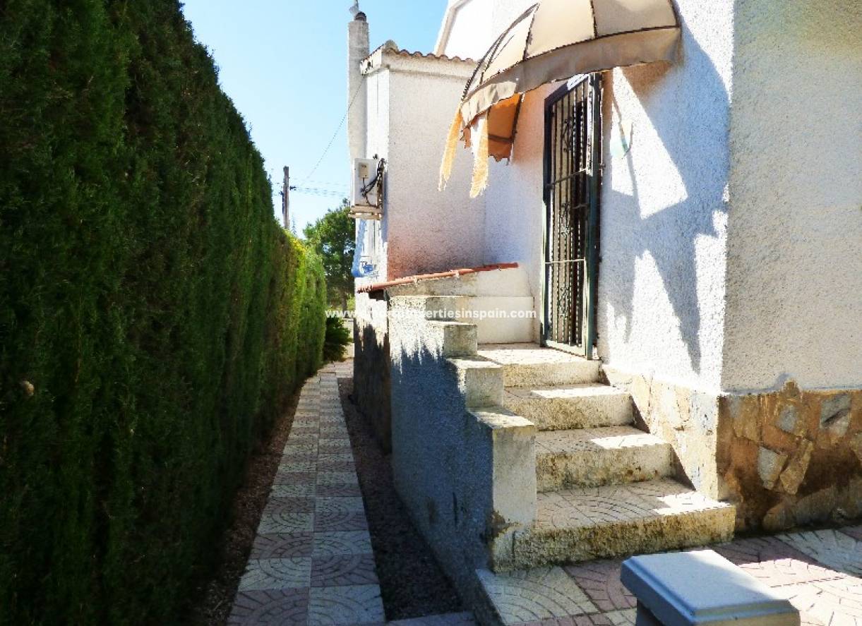 Wederverkoop - Detached Villa - La Marina - Urbanización La Marina