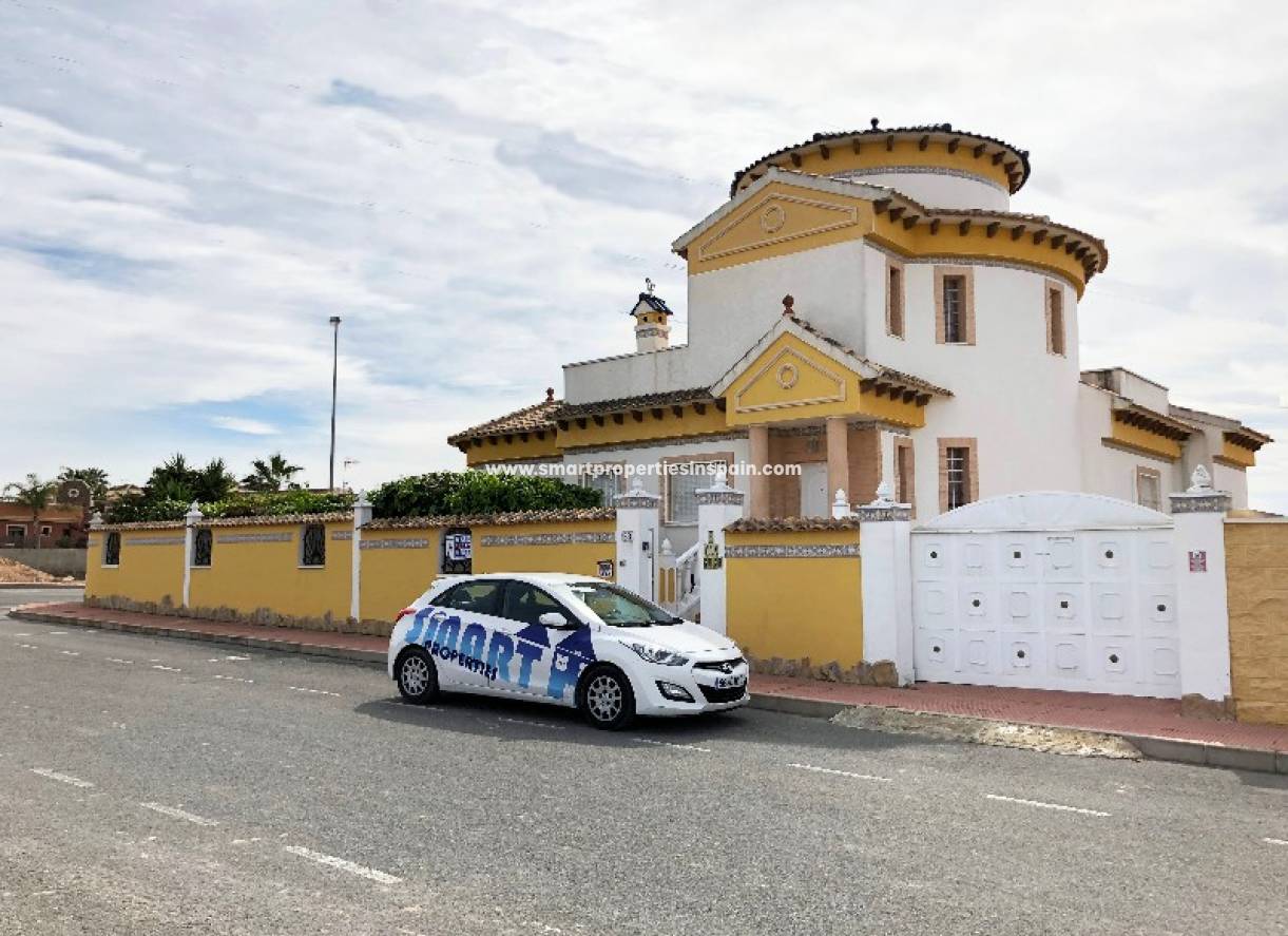Wederverkoop - Detached Villa - La Marina - Urbanización La Marina