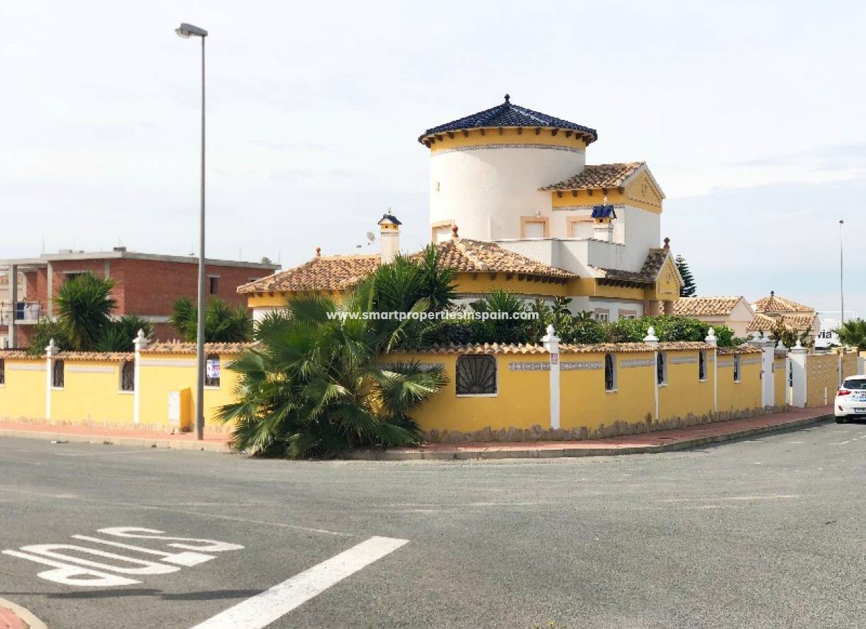 Wederverkoop - Detached Villa - La Marina - Urbanización La Marina