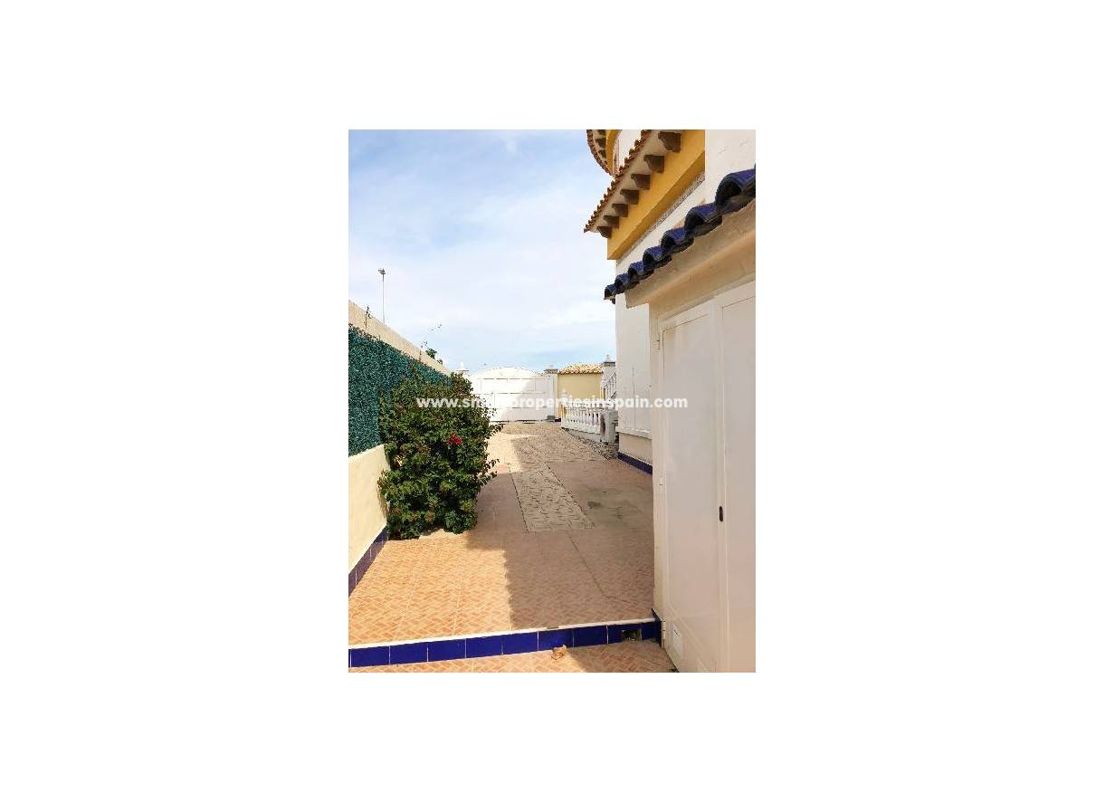 Wederverkoop - Detached Villa - La Marina - Urbanización La Marina