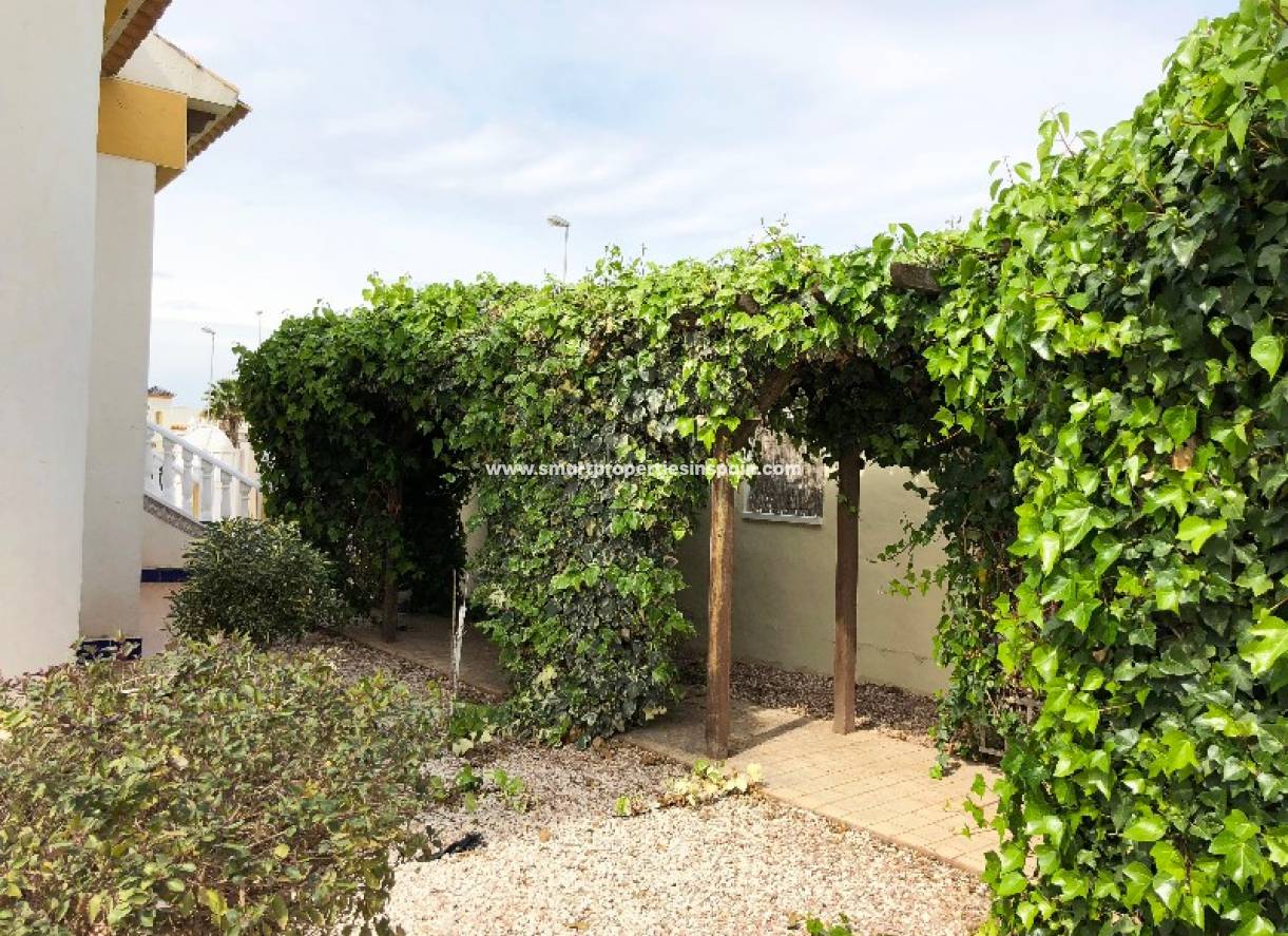 Wederverkoop - Detached Villa - La Marina - Urbanización La Marina