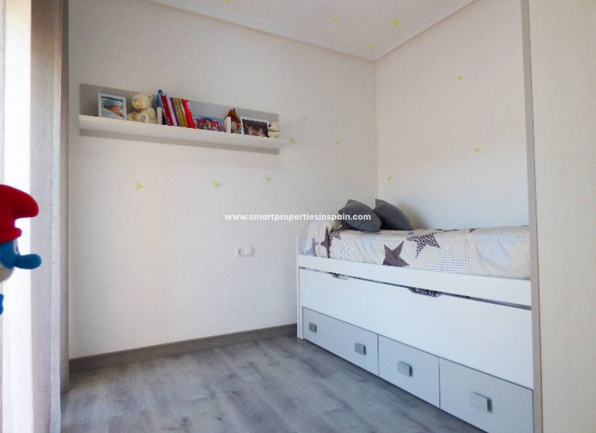 Wederverkoop - Detached Villa - La Marina - Urbanización La Marina