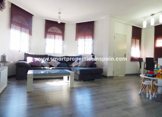 Wederverkoop - Detached Villa - La Marina - Urbanización La Marina