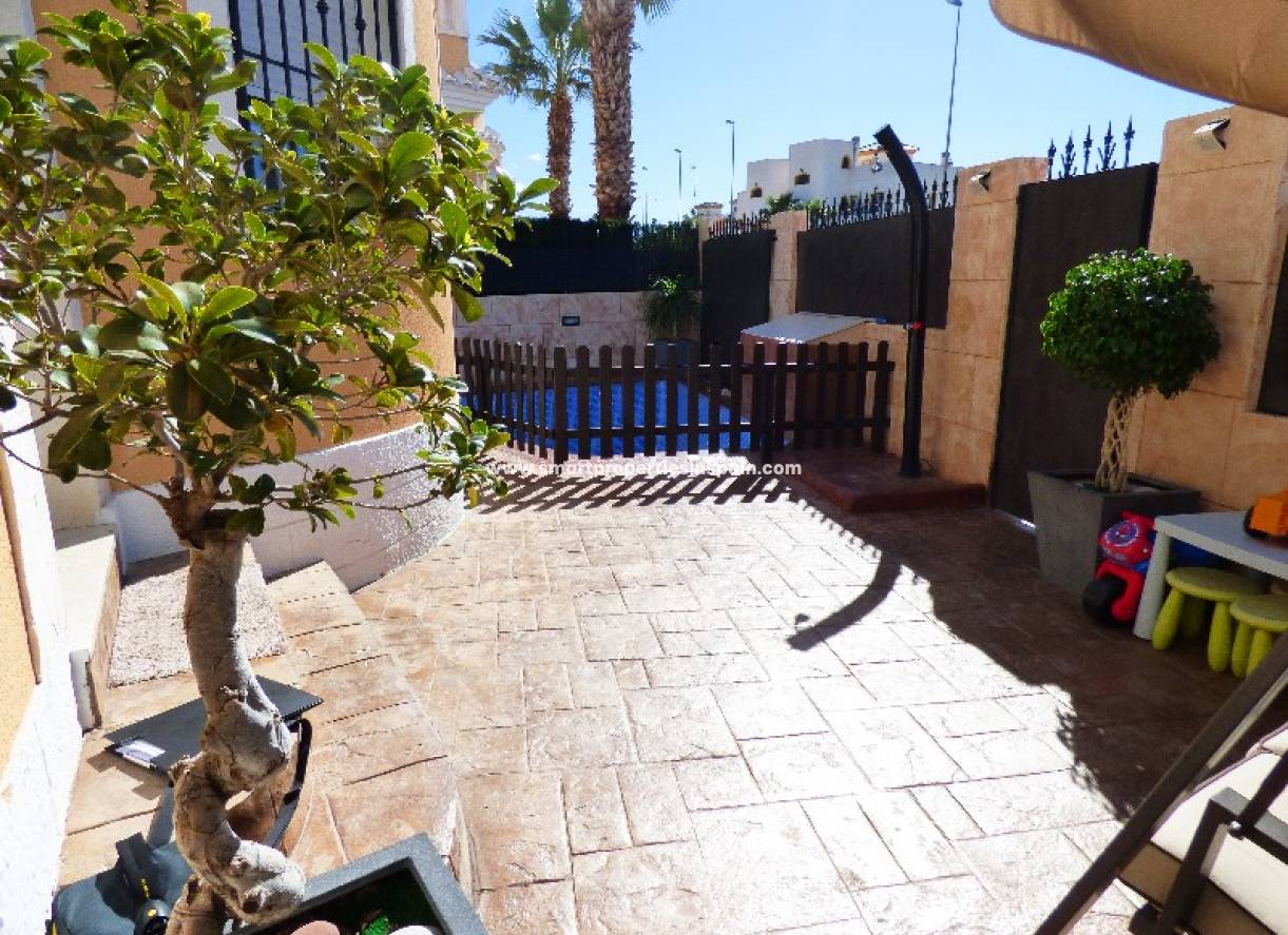 Wederverkoop - Detached Villa - La Marina - Urbanización La Marina