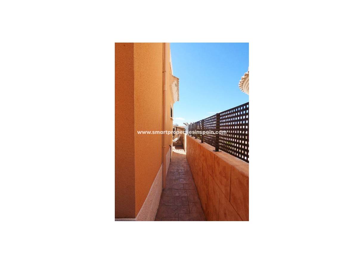 Wederverkoop - Detached Villa - La Marina - Urbanización La Marina