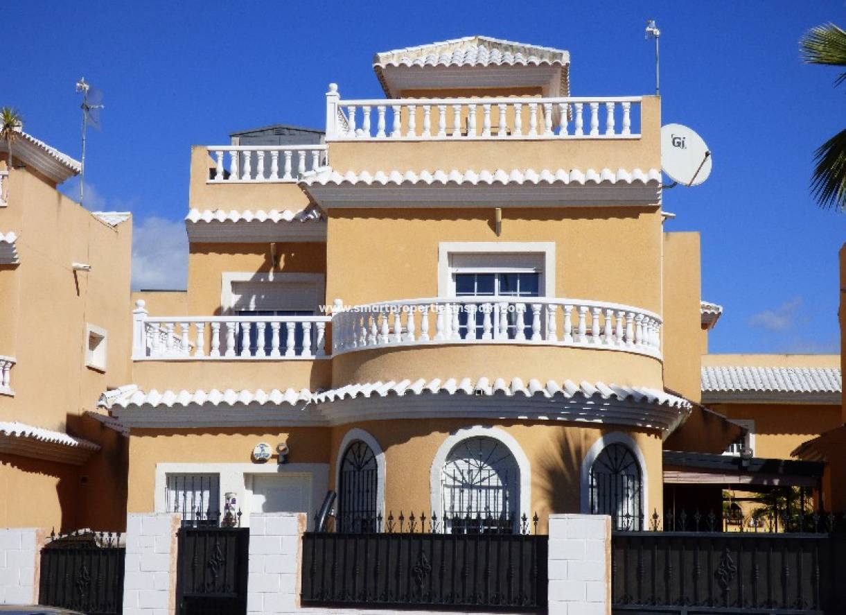 Wederverkoop - Detached Villa - La Marina - Urbanización La Marina