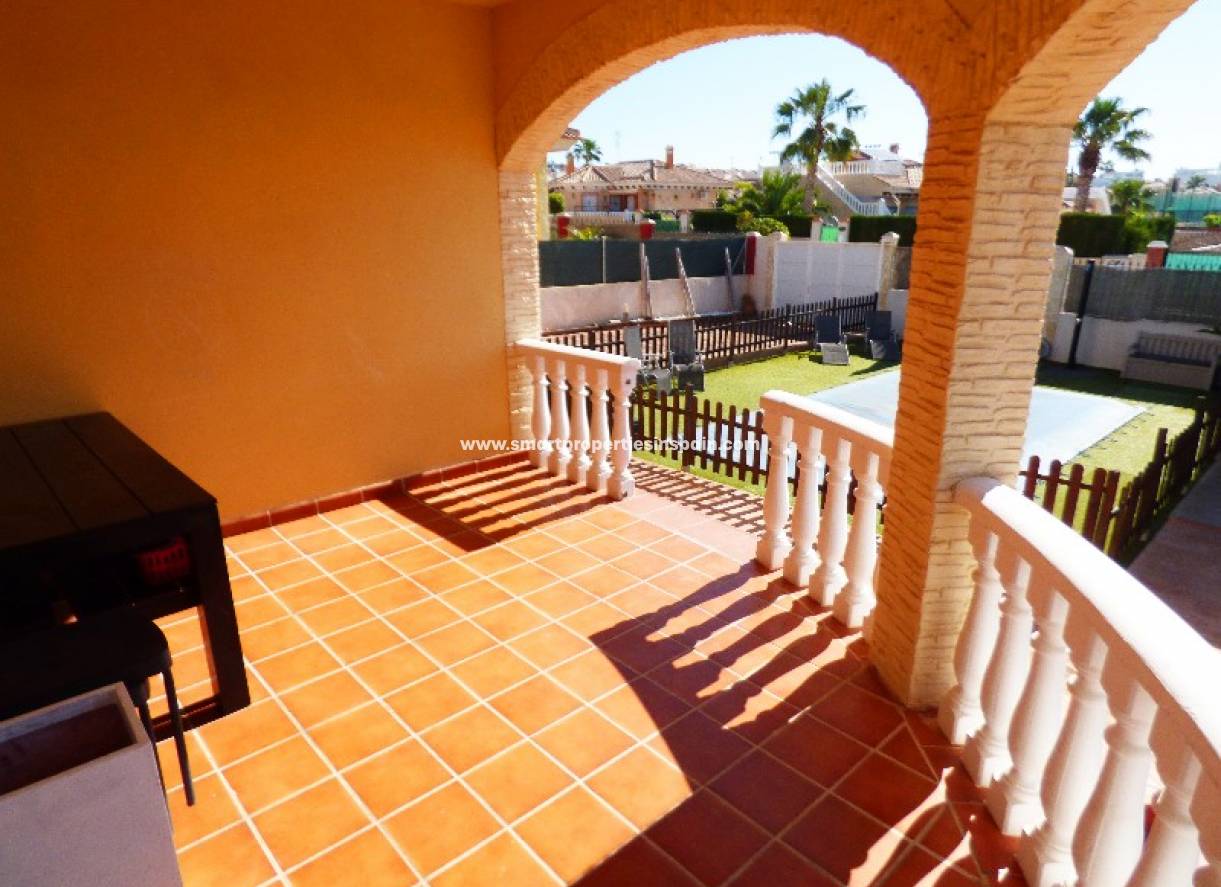 Wederverkoop - Detached Villa - La Marina - Urbanización La Marina