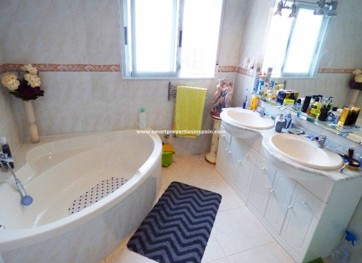 Wederverkoop - Detached Villa - La Marina - Urbanización La Marina