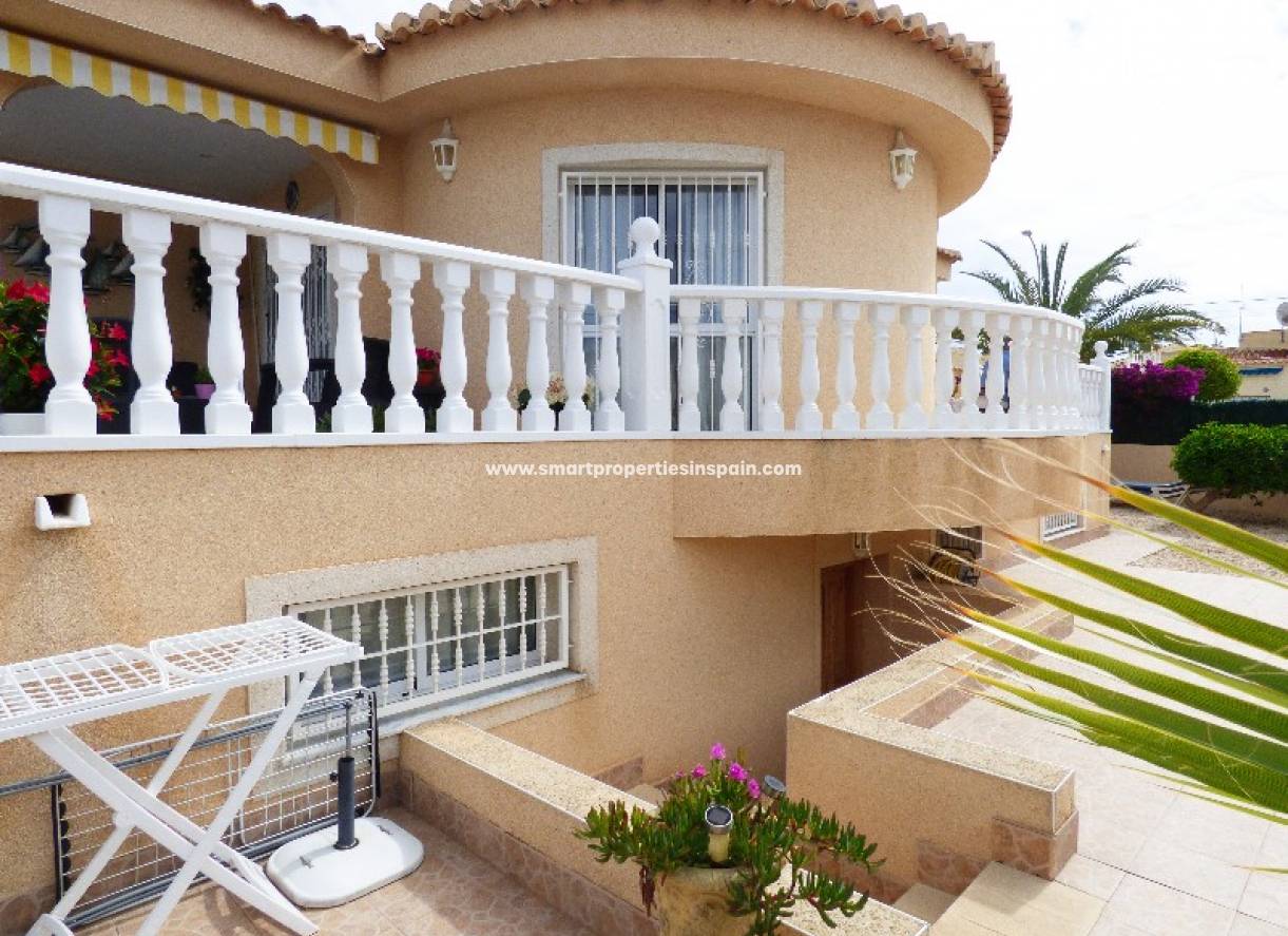 Wederverkoop - Detached Villa - La Marina - Urbanización La Marina