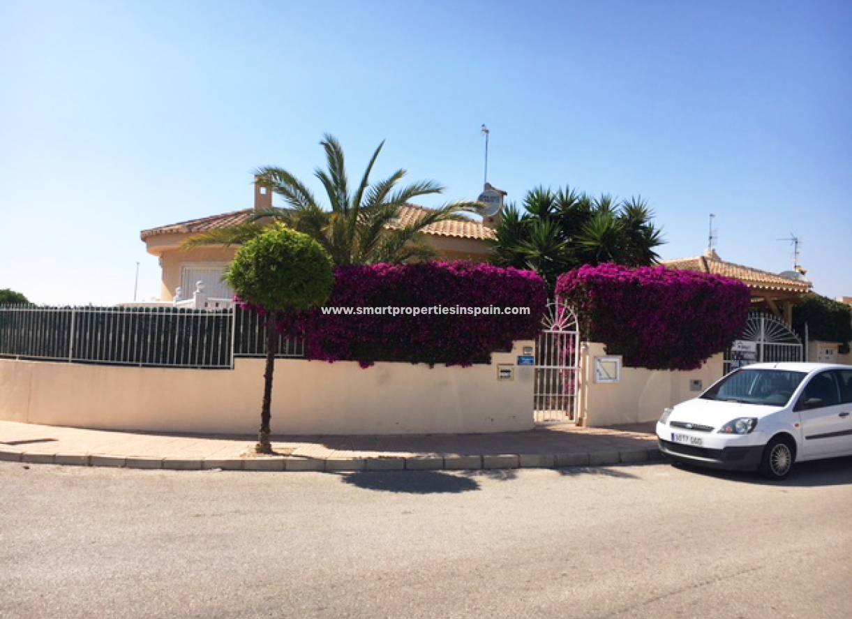 Wederverkoop - Detached Villa - La Marina - Urbanización La Marina