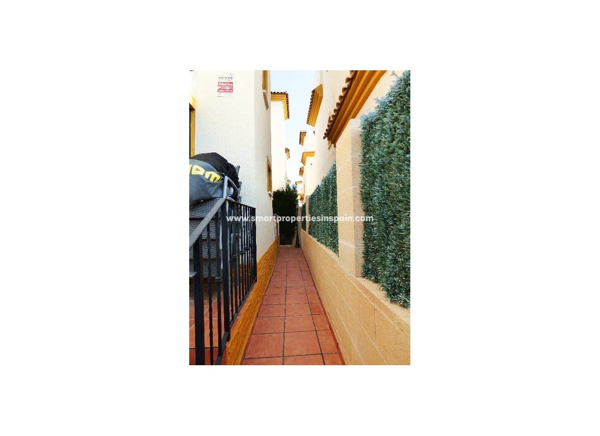 Wederverkoop - Detached Villa - La Marina - Urbanización La Marina