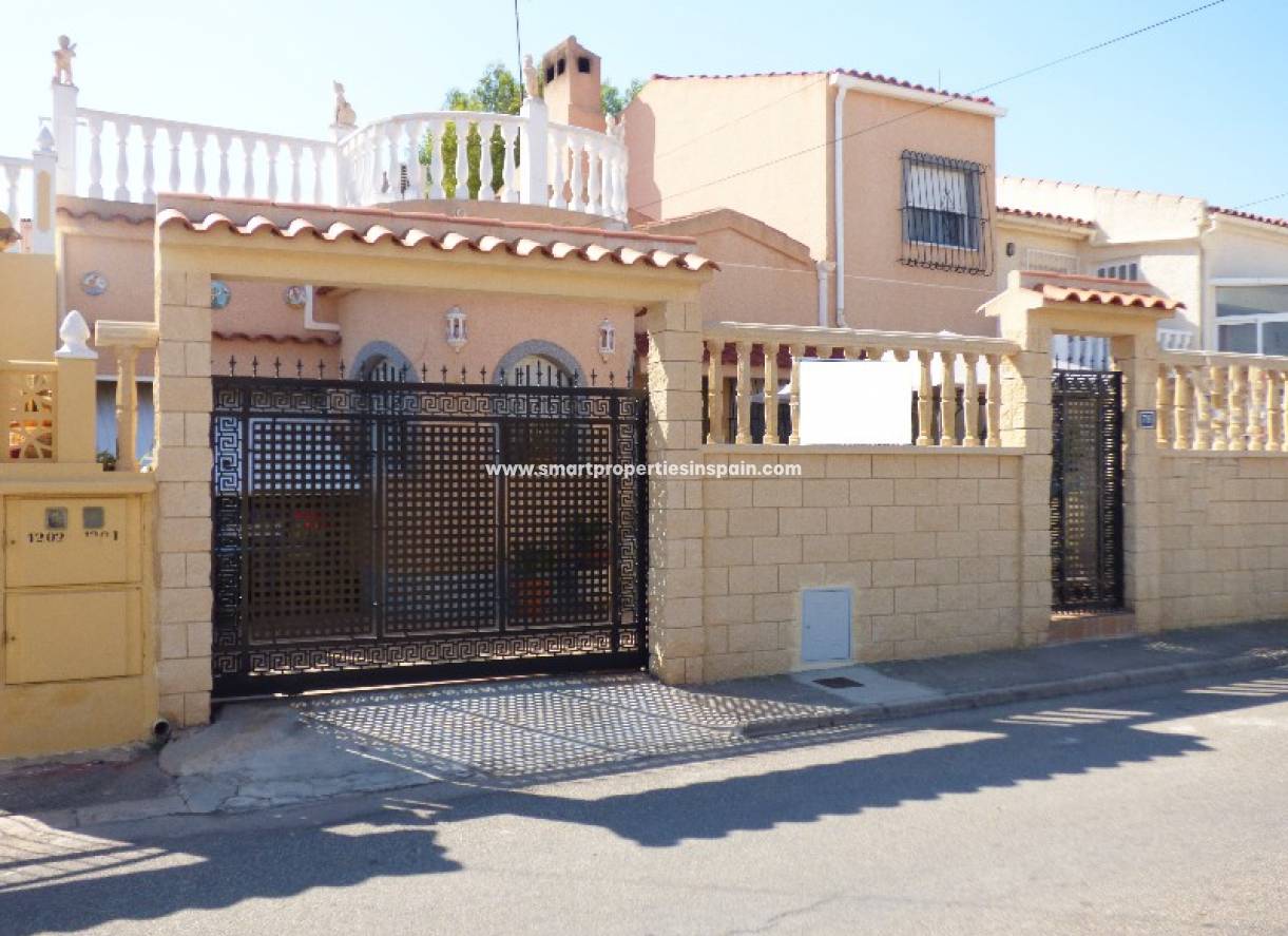 Wederverkoop - Detached Villa - La Marina - Urbanización La Marina