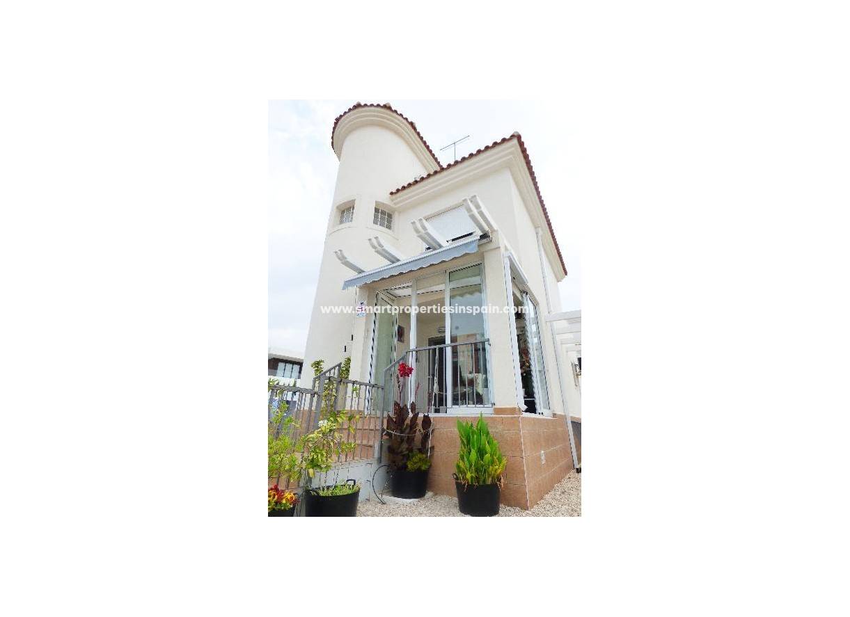 Wederverkoop - Detached Villa - La Marina - Urbanización La Marina