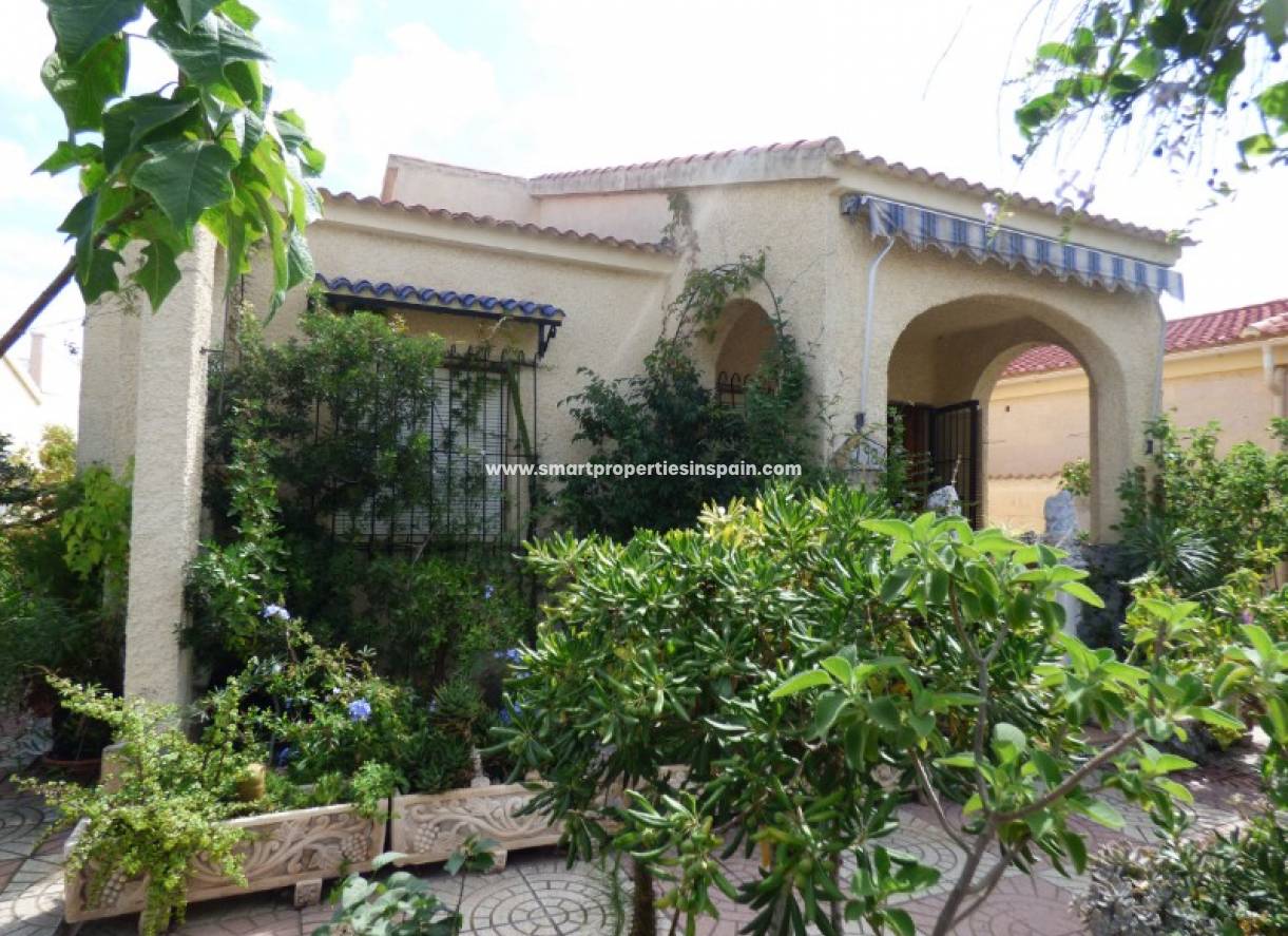 Wederverkoop - Detached Villa - La Marina - Urbanización La Marina