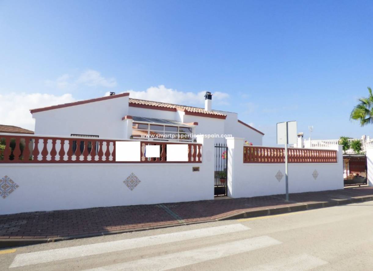 Wederverkoop - Detached Villa - La Marina - Urbanización La Marina