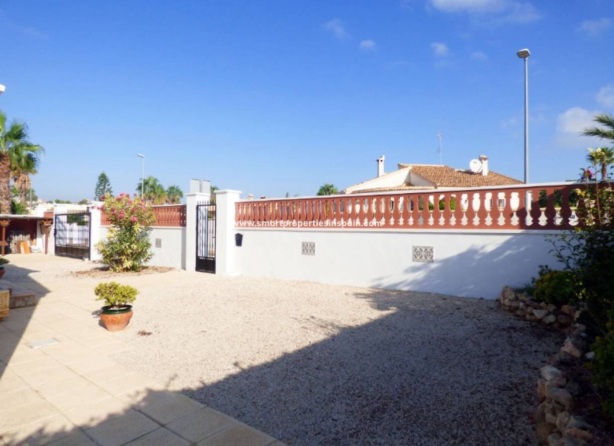 Wederverkoop - Detached Villa - La Marina - Urbanización La Marina