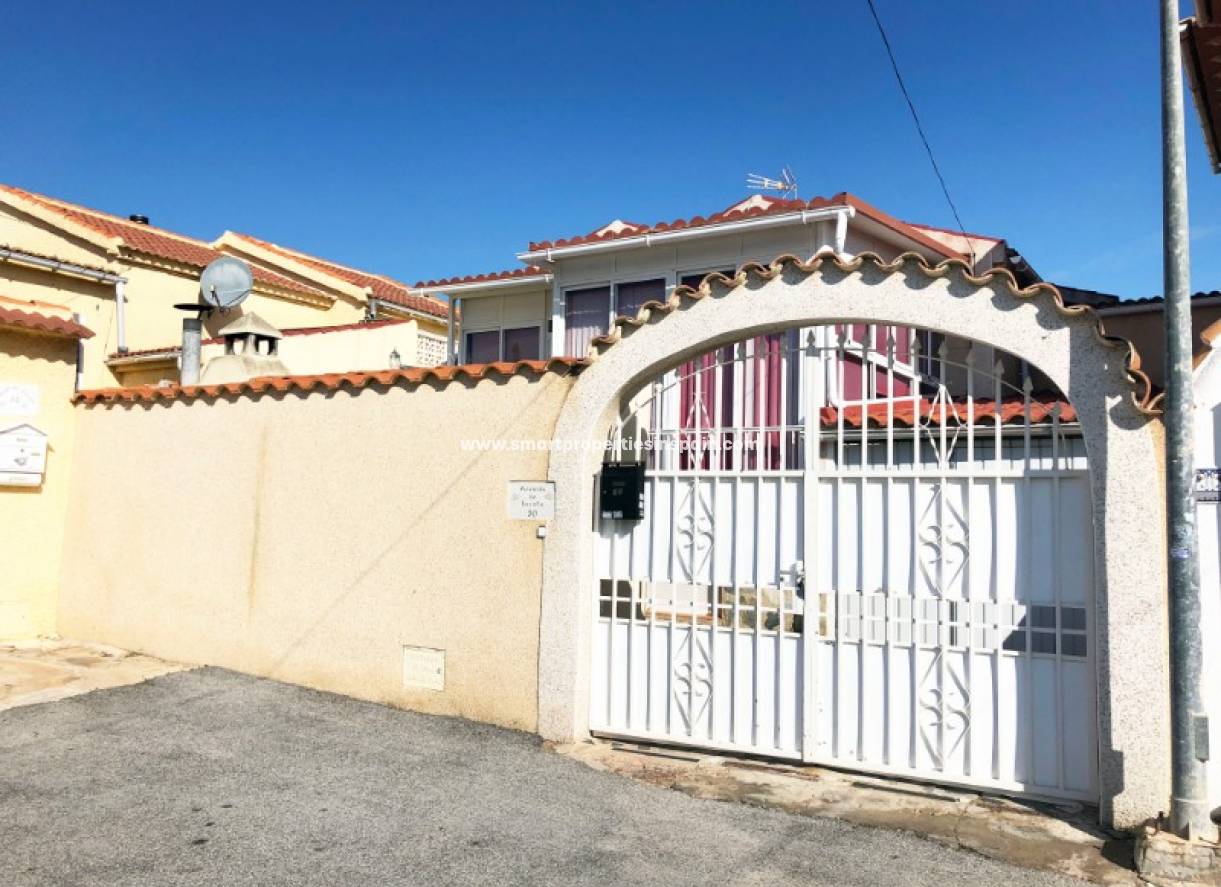Wederverkoop - Detached Villa - La Marina - Urbanización La Marina