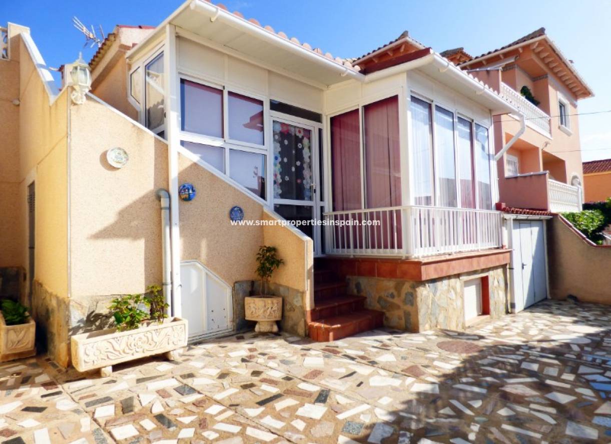 Wederverkoop - Detached Villa - La Marina - Urbanización La Marina