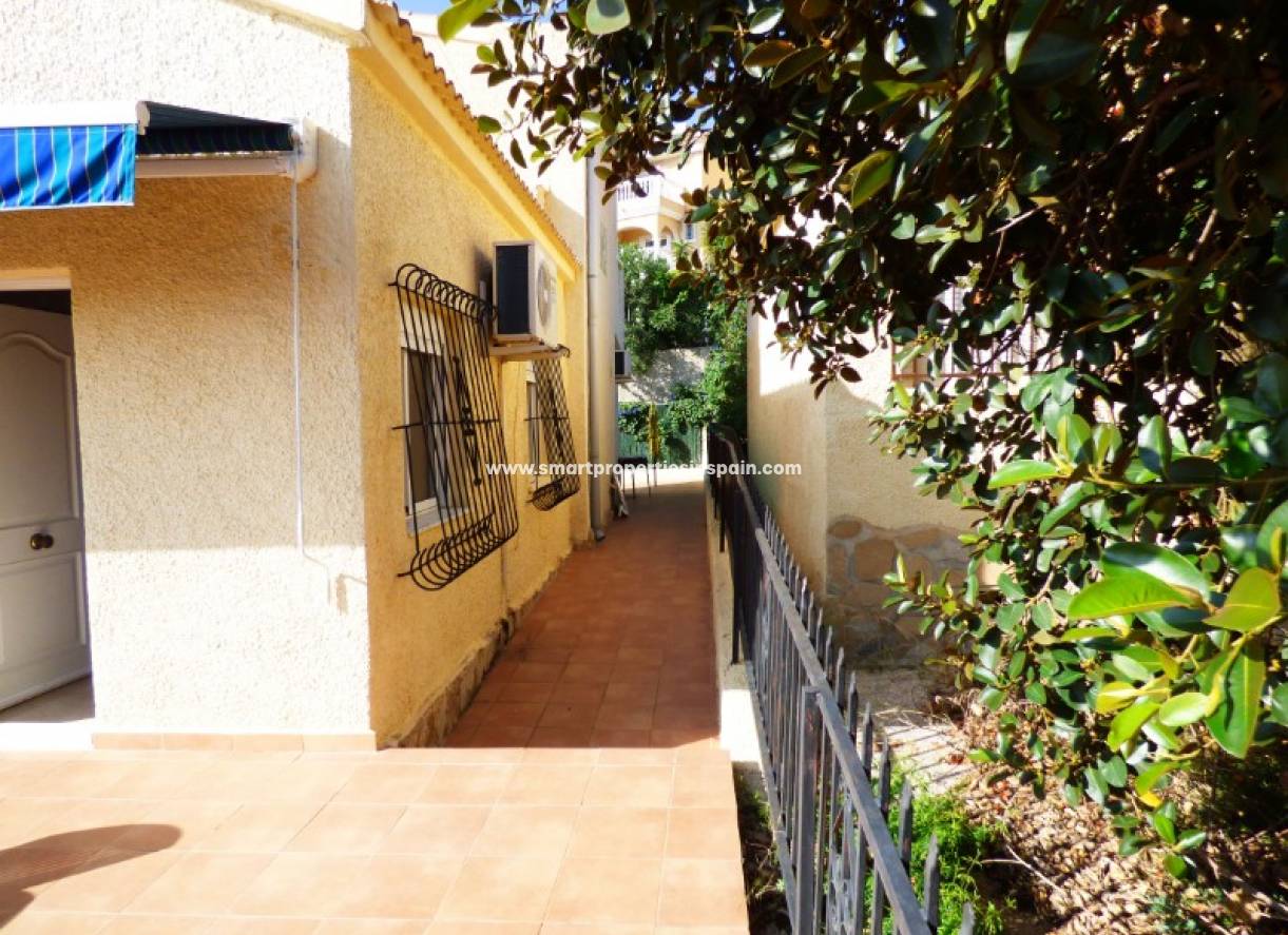 Wederverkoop - Detached Villa - La Marina - Urbanización La Marina