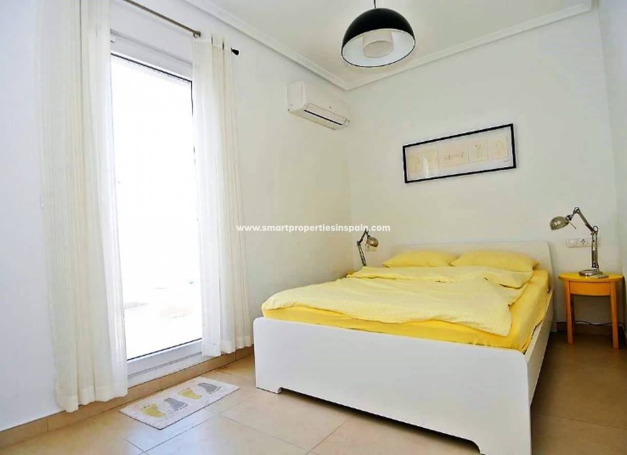 Wederverkoop - Detached Villa - La Marina - Urbanización La Marina