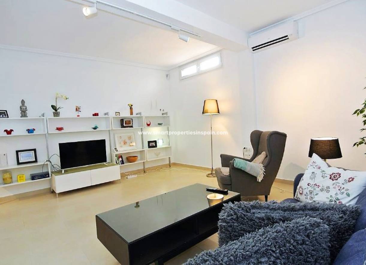 Wederverkoop - Detached Villa - La Marina - Urbanización La Marina