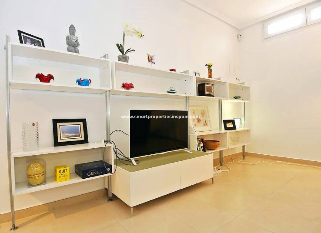 Wederverkoop - Detached Villa - La Marina - Urbanización La Marina