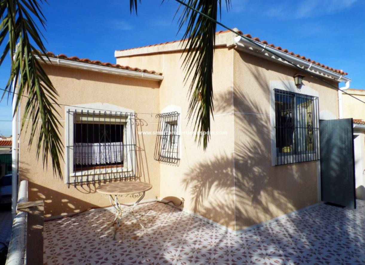 Wederverkoop - Detached Villa - La Marina - Urbanización La Marina