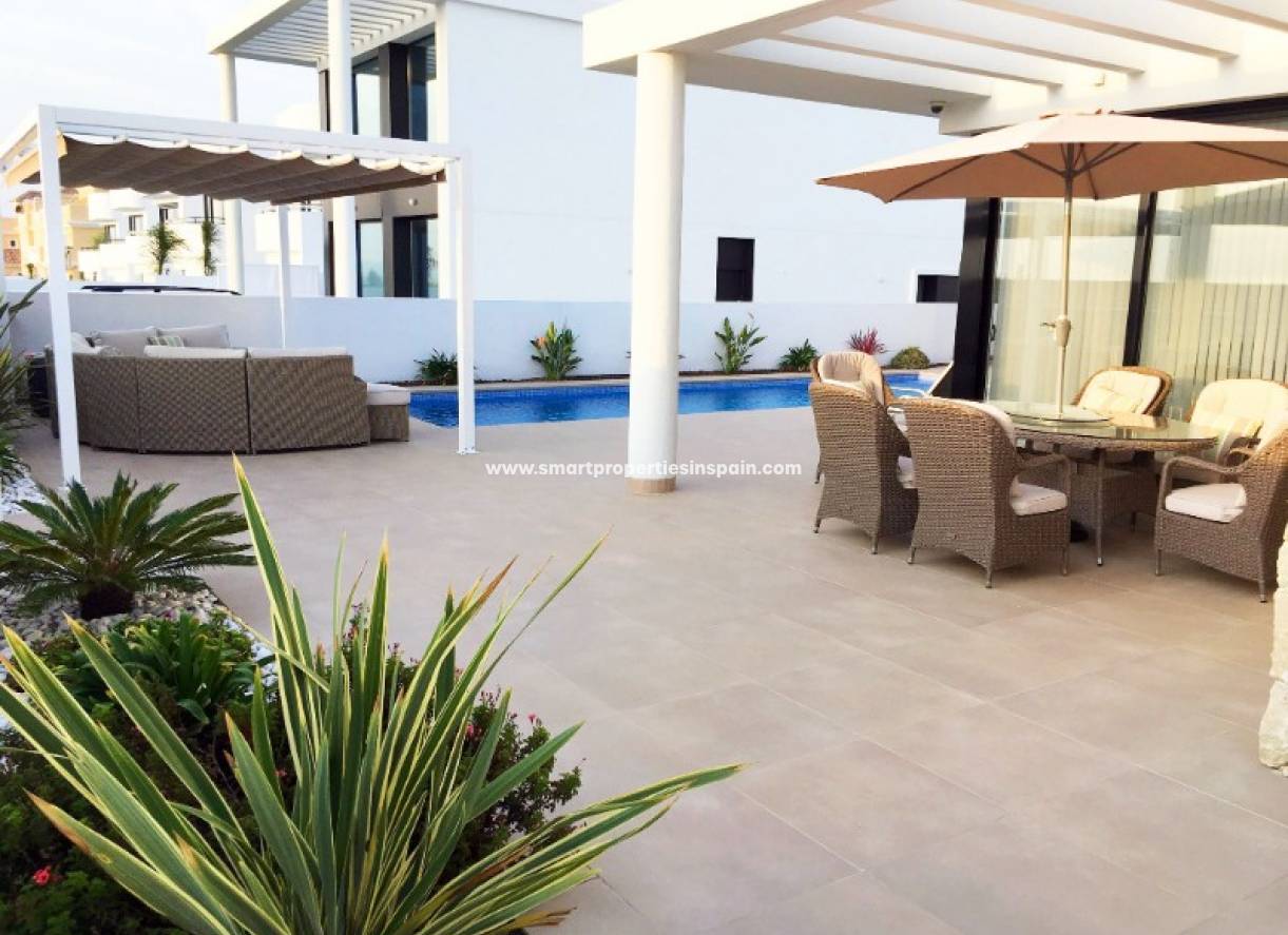 Wederverkoop - Detached Villa - La Marina - Urbanización La Marina