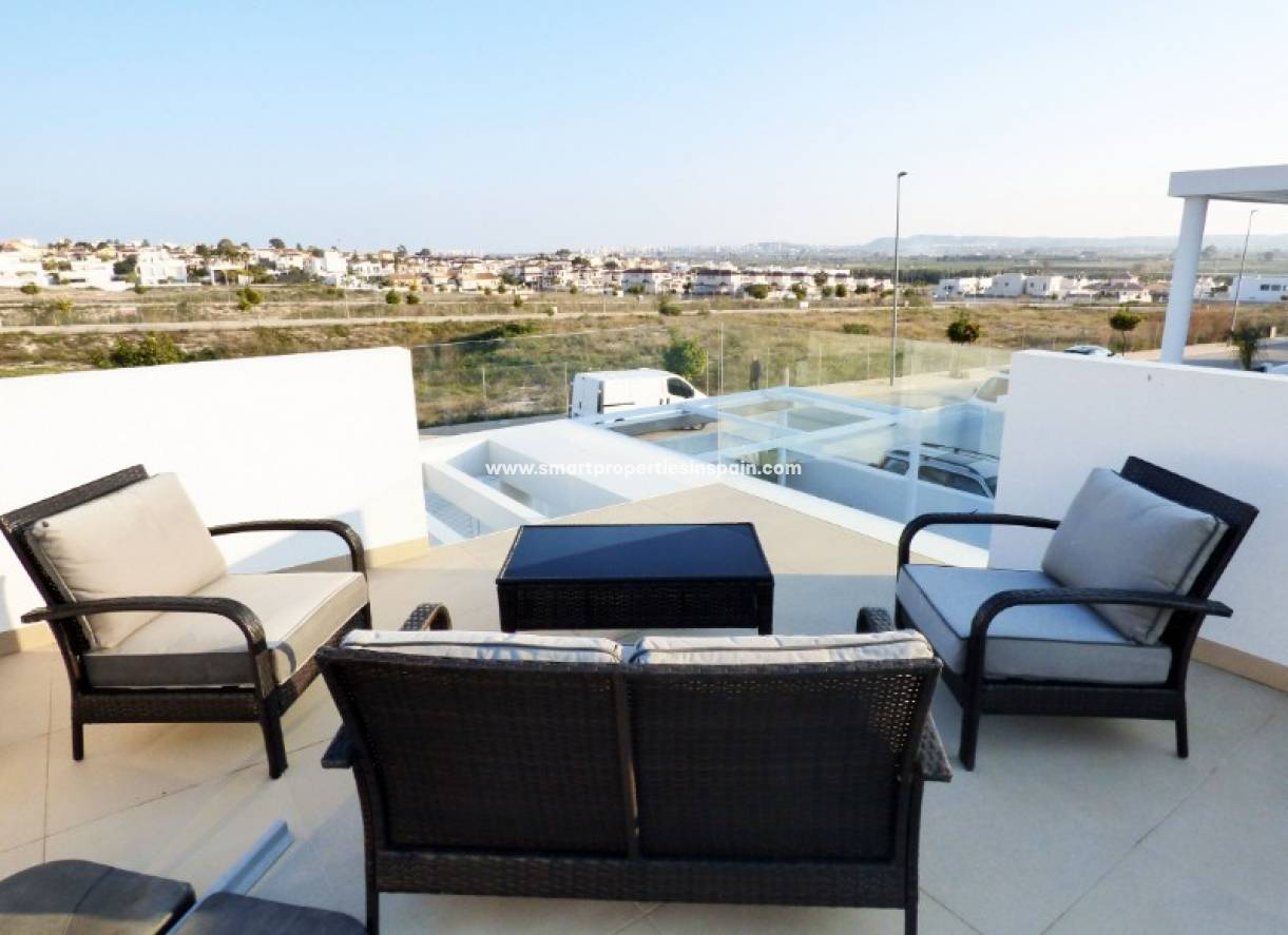 Wederverkoop - Detached Villa - La Marina - Urbanización La Marina