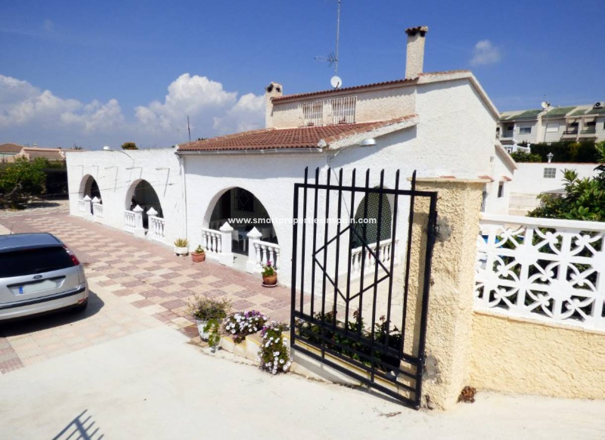 Wederverkoop - Detached Villa - La Marina - Urbanización La Marina