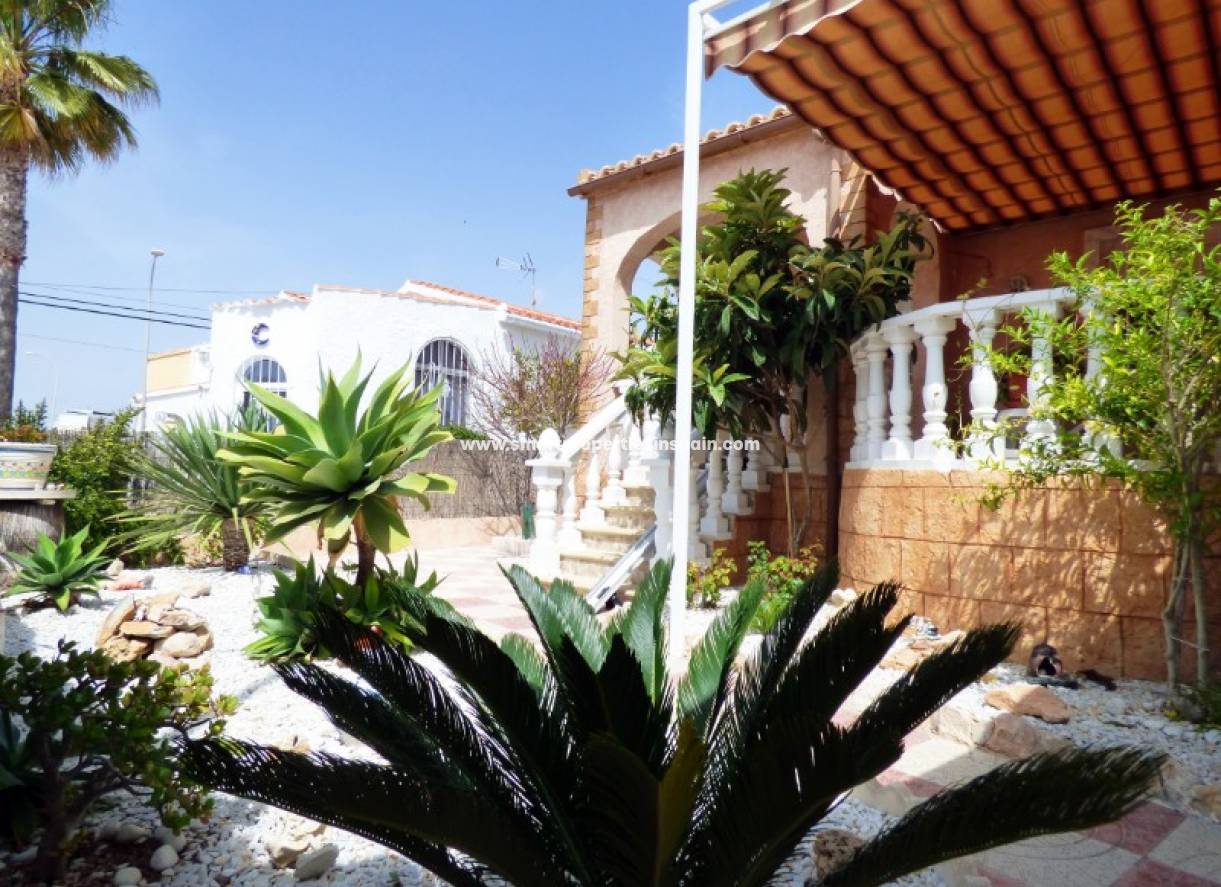 Wederverkoop - Detached Villa - La Marina - Urbanización La Marina
