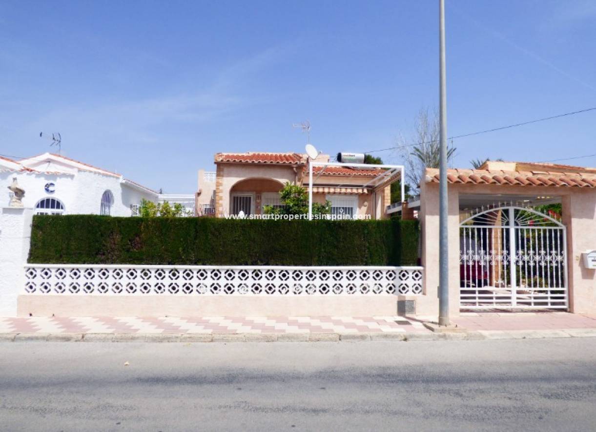 Wederverkoop - Detached Villa - La Marina - Urbanización La Marina