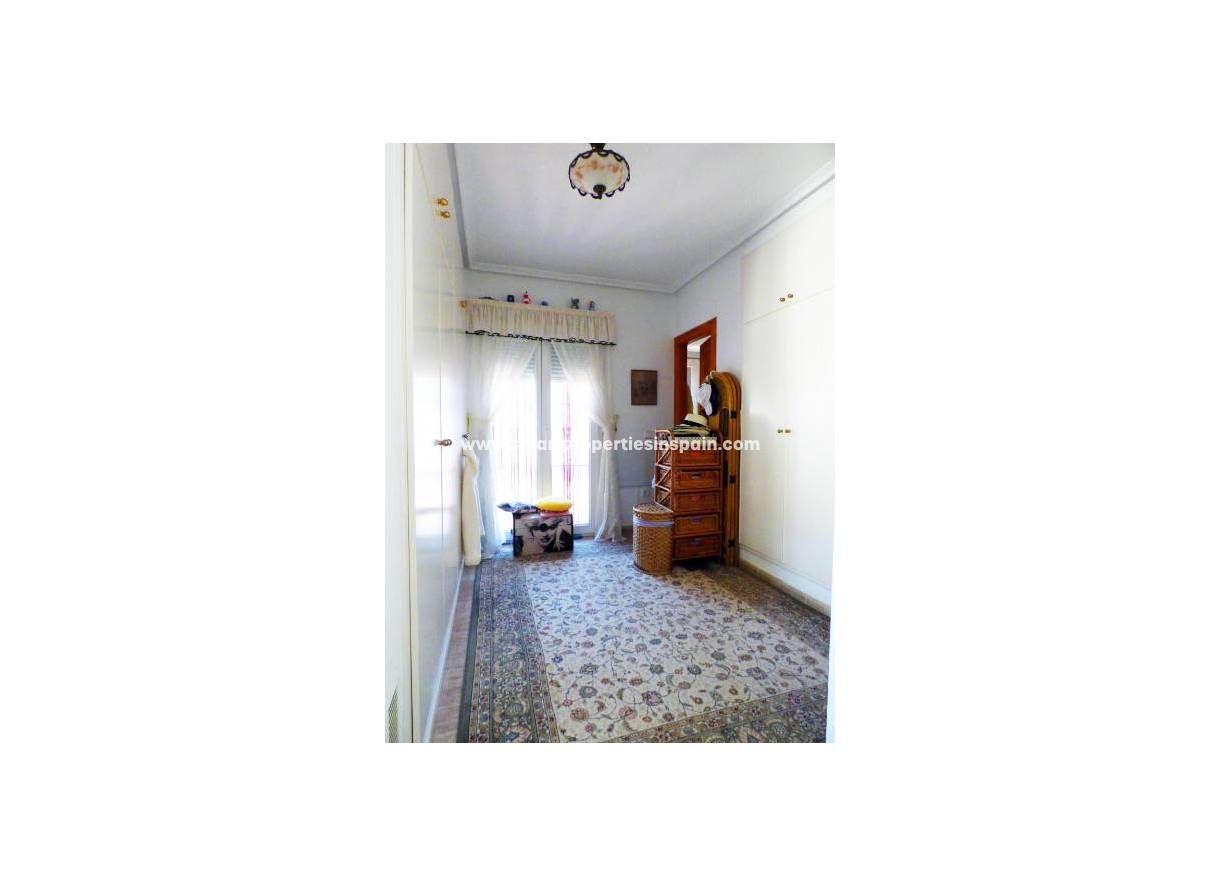 Wederverkoop - Detached Villa - La Marina - Urbanización La Marina