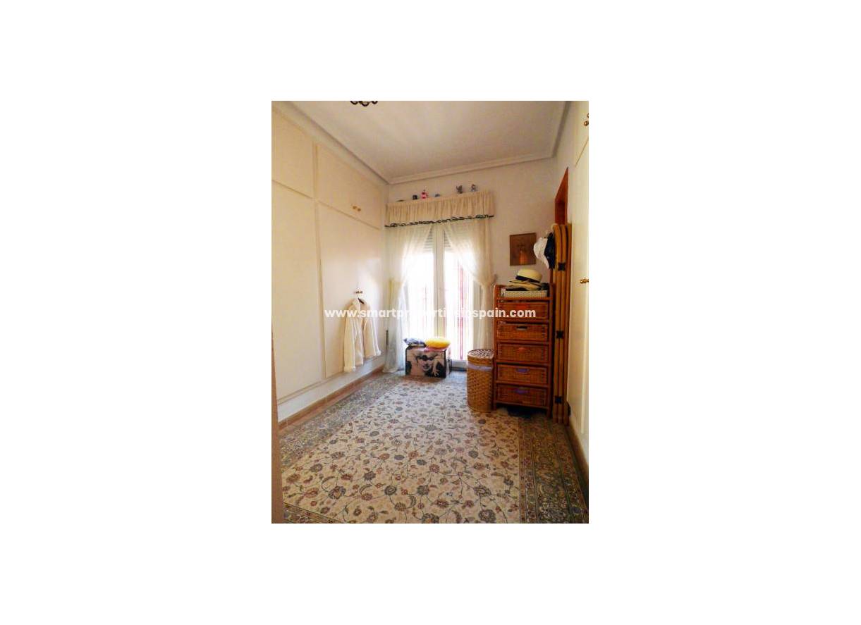 Wederverkoop - Detached Villa - La Marina - Urbanización La Marina
