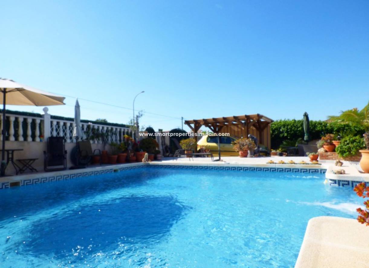 Wederverkoop - Detached Villa - La Marina - Urbanización La Marina
