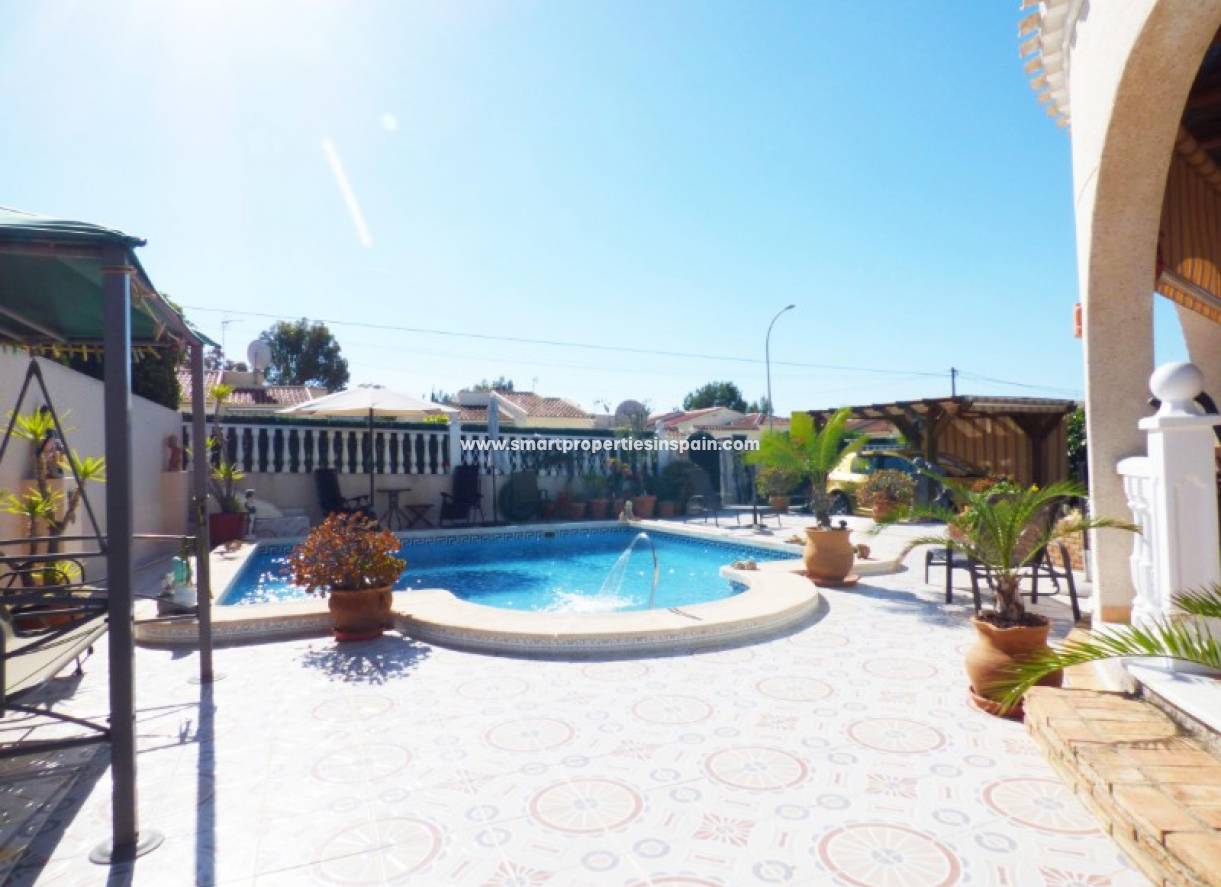 Wederverkoop - Detached Villa - La Marina - Urbanización La Marina