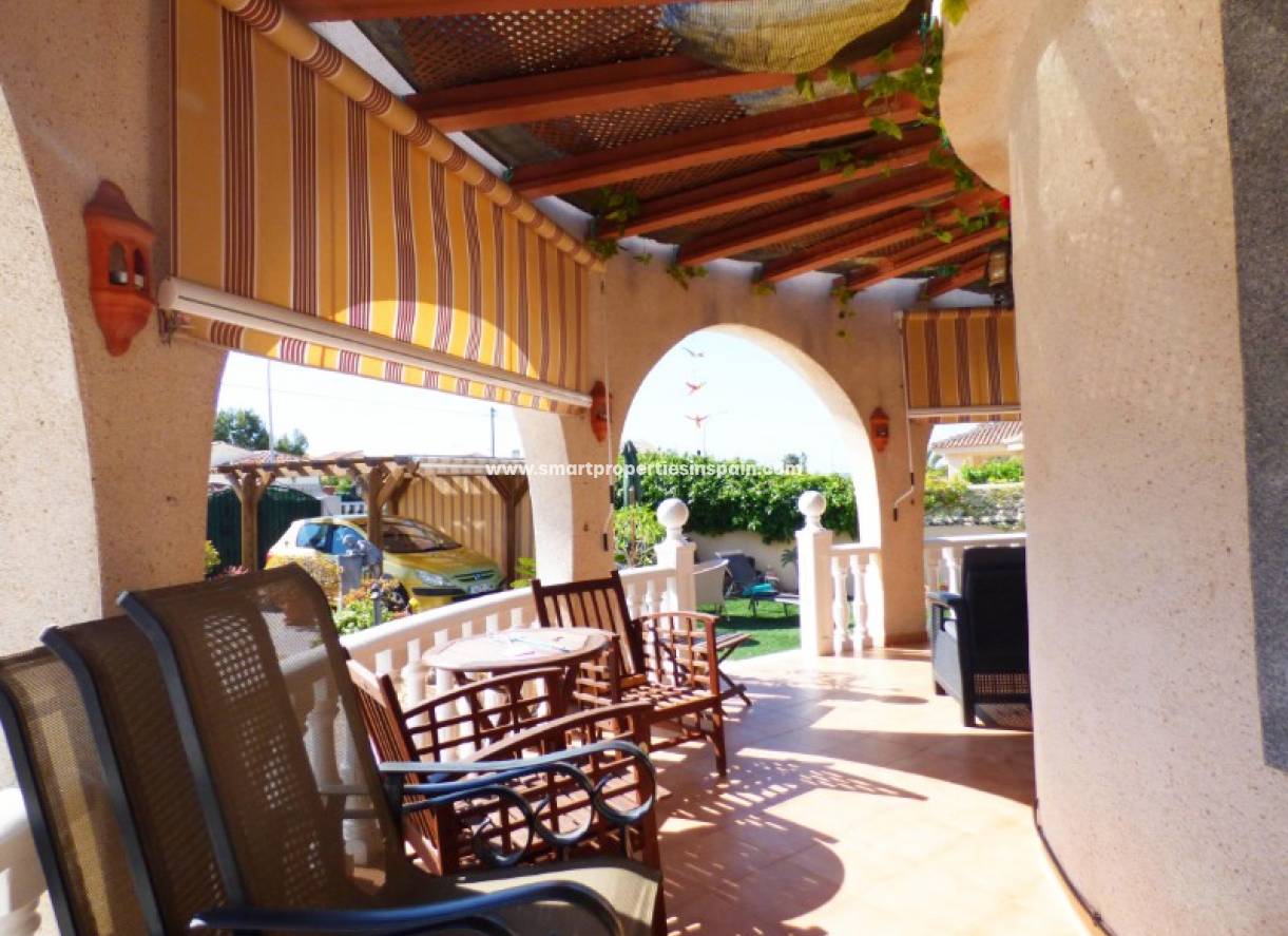 Wederverkoop - Detached Villa - La Marina - Urbanización La Marina