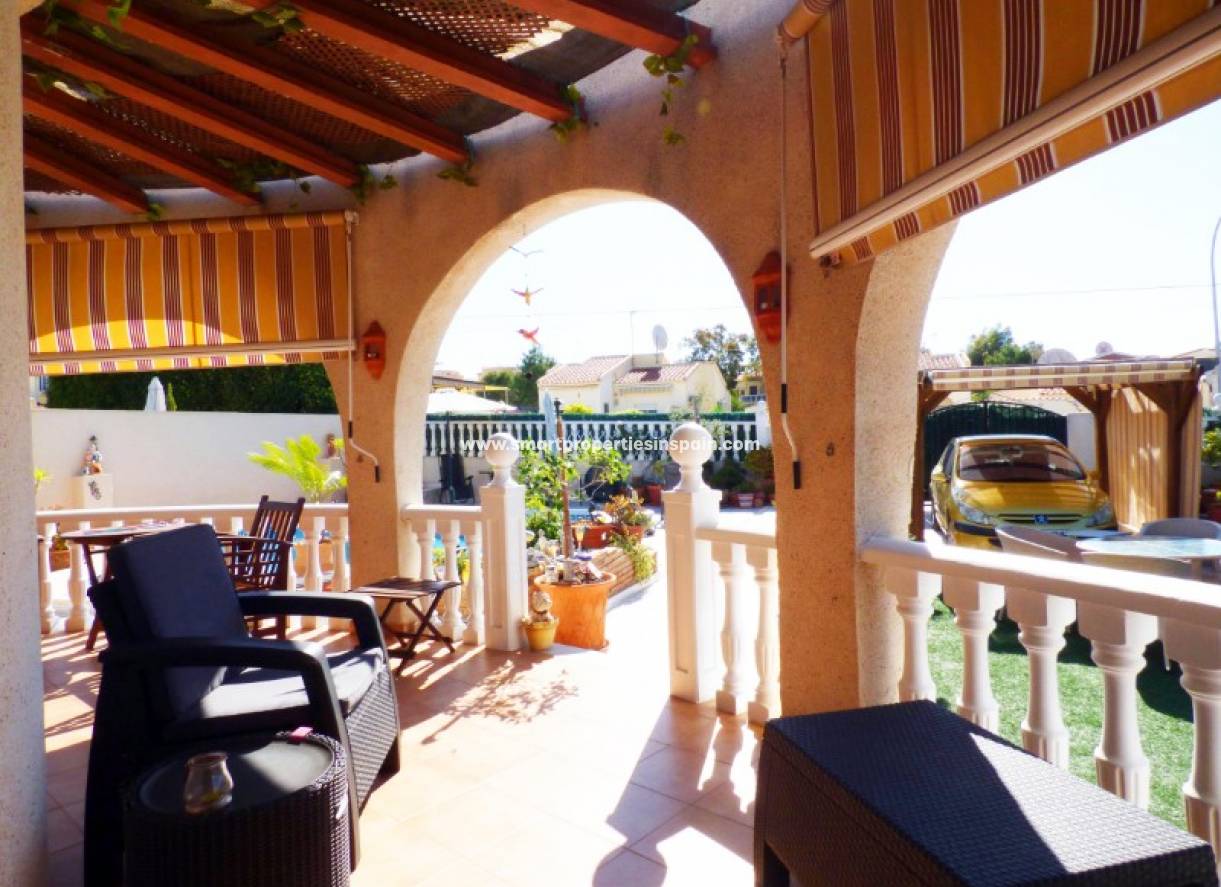 Wederverkoop - Detached Villa - La Marina - Urbanización La Marina